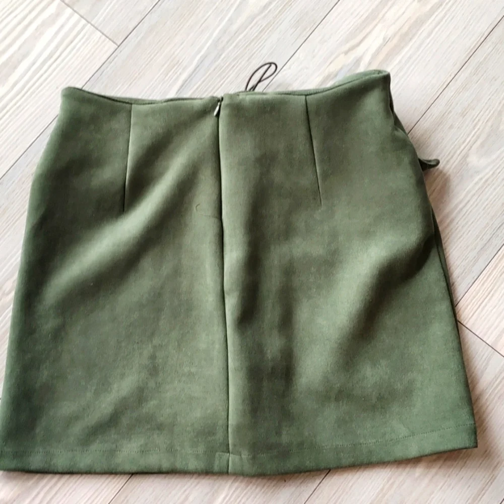 Women's green (suede like) lace up mini skirt size large